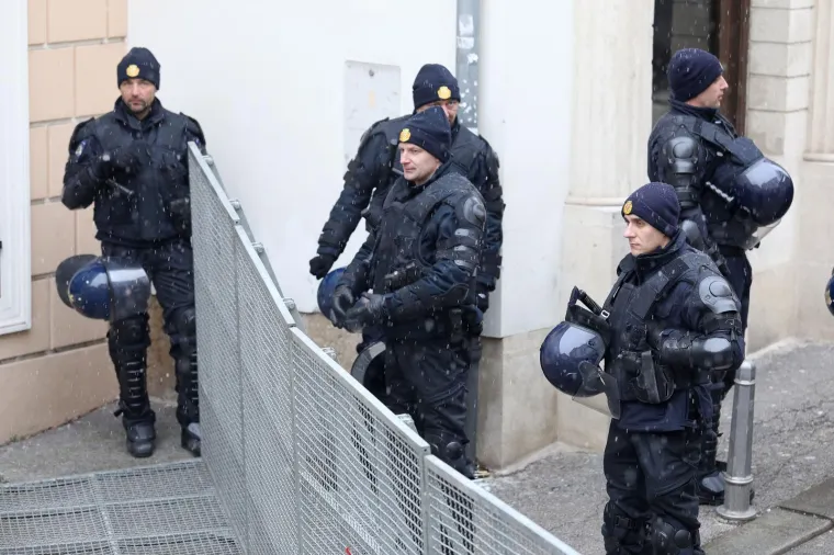 ZAGREB POD POLICIJSKOM OPSADOM: Jako osiguranje uoči dolaska Aleksandra Vučića
