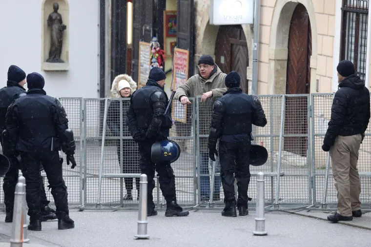 ZAGREB POD POLICIJSKOM OPSADOM: Jako osiguranje uoči dolaska Aleksandra Vučića