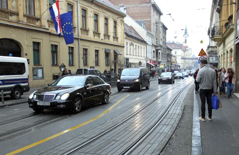 ZAGREB POD POLICIJSKOM OPSADOM: Jako osiguranje uoči dolaska Aleksandra Vučića