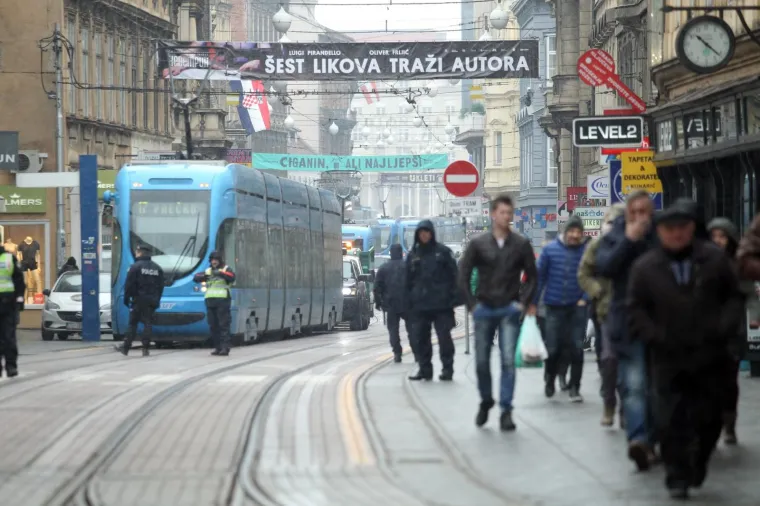 ZAGREB POD POLICIJSKOM OPSADOM: Jako osiguranje uoči dolaska Aleksandra Vučića