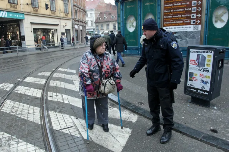 ZAGREB POD POLICIJSKOM OPSADOM: Jako osiguranje uoči dolaska Aleksandra Vučića