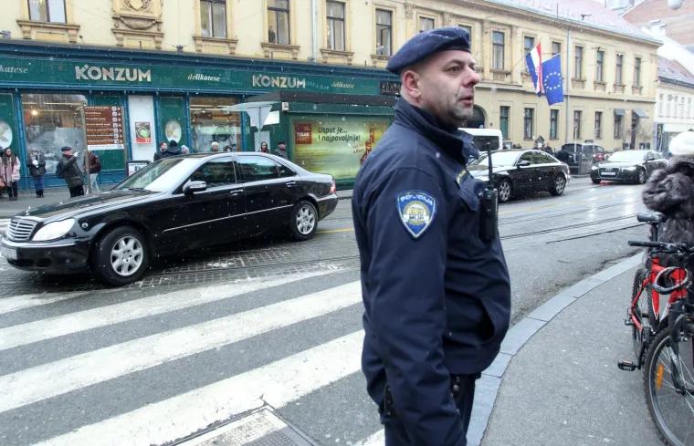ZAGREB POD POLICIJSKOM OPSADOM: Jako osiguranje uoči dolaska Aleksandra Vučića