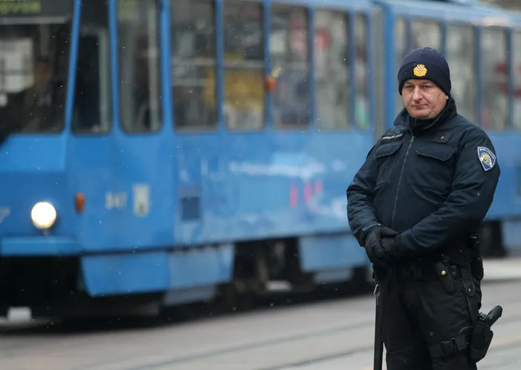 ZAGREB POD POLICIJSKOM OPSADOM: Jako osiguranje uoči dolaska Aleksandra Vučića