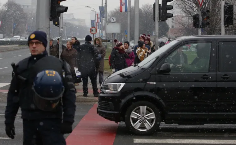 ZAGREB POD POLICIJSKOM OPSADOM: Jako osiguranje uoči dolaska Aleksandra Vučića