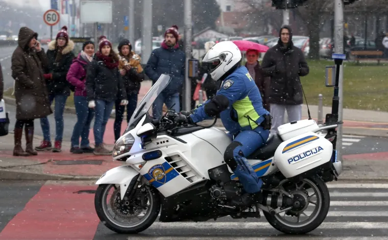 U &scaron;tićenoj koloni na putu do Pantovčaka pro&scaron;ao je Av. Većeslava Holjevca.
