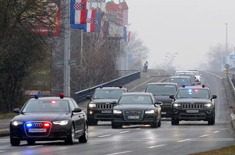 VUČIĆ SE ZAGREBOM VOZI U SVOM AUTOMOBILU: Prema Pantovčaku je išao u blindiranom Audiju beogradskih registracija