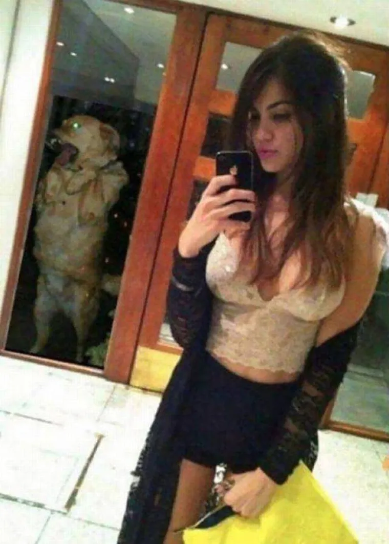 OPSESIJA SELFIJIMA URODILA JAKO NEUGODNIM TRENUCIMA: Potpuno su izgubili kontrolu, ne mogu se prestati slikati