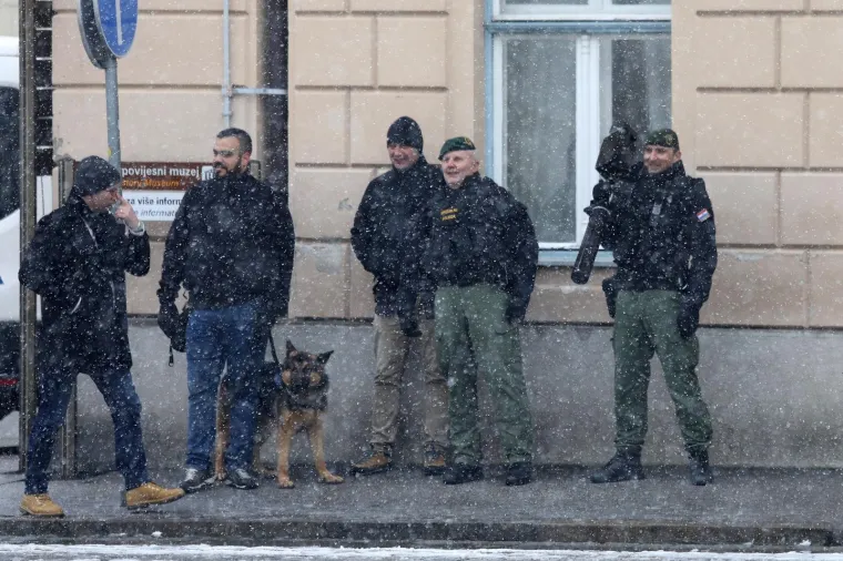Predsjednik Vlade Republike Hrvatske Andrej Plenković primio je danas u Banskim dvorima predsjednika Republike Srbije Aleksandra Vučića.