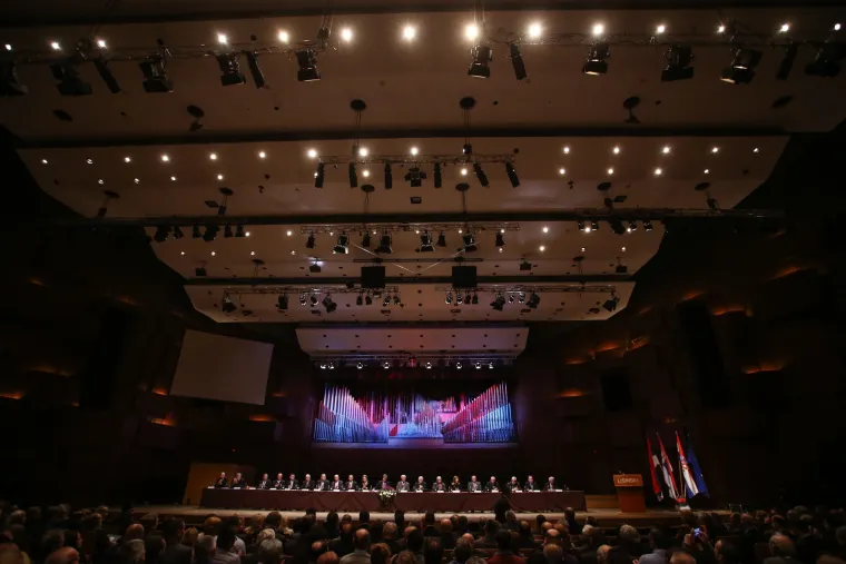 Predsjednik Srbije Aleksandar Vučić obratio se okupljenima na Velikoj skup&scaron;tini SNV-a