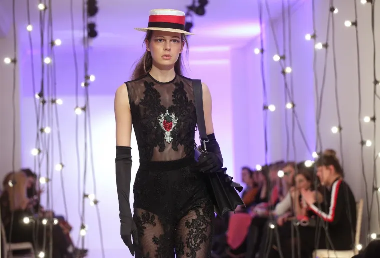 POZNATI SE POJAVILI NA REVIJI U CRNINI: Franka Batelić i Tatjana Jurić opasno konkurirale Jeleni Rozgi