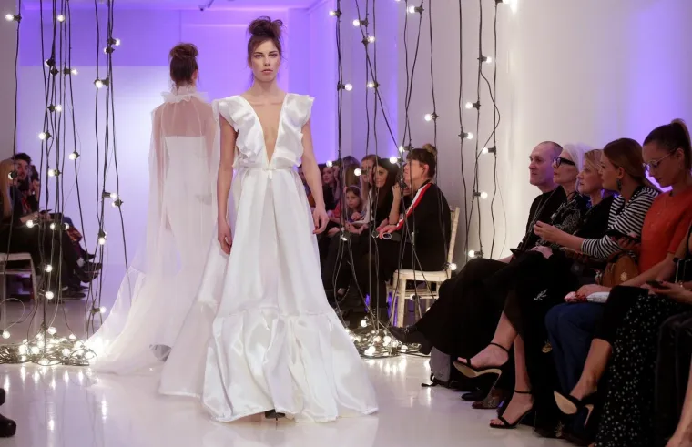 POZNATI SE POJAVILI NA REVIJI U CRNINI: Franka Batelić i Tatjana Jurić opasno konkurirale Jeleni Rozgi