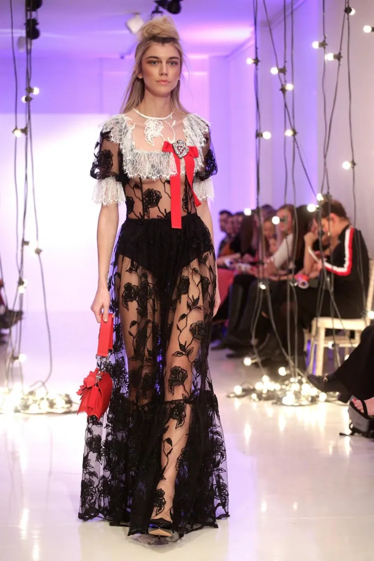 POZNATI SE POJAVILI NA REVIJI U CRNINI: Franka Batelić i Tatjana Jurić opasno konkurirale Jeleni Rozgi