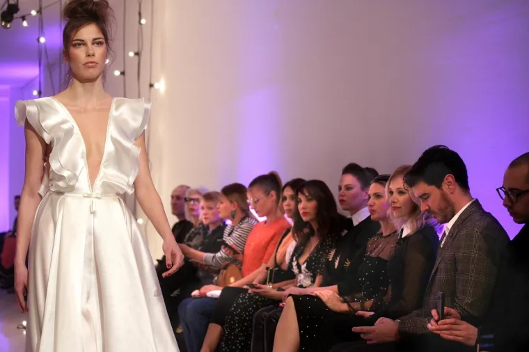 POZNATI SE POJAVILI NA REVIJI U CRNINI: Franka Batelić i Tatjana Jurić opasno konkurirale Jeleni Rozgi