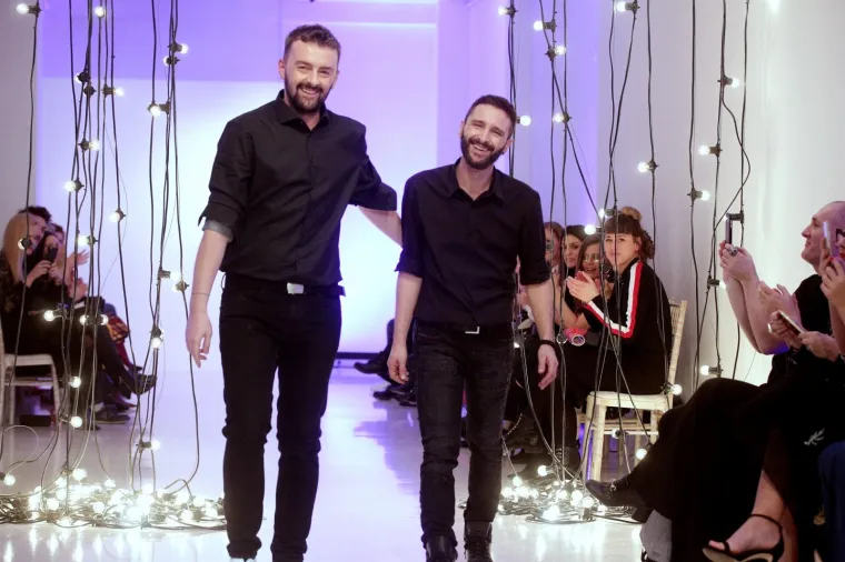 POZNATI SE POJAVILI NA REVIJI U CRNINI: Franka Batelić i Tatjana Jurić opasno konkurirale Jeleni Rozgi