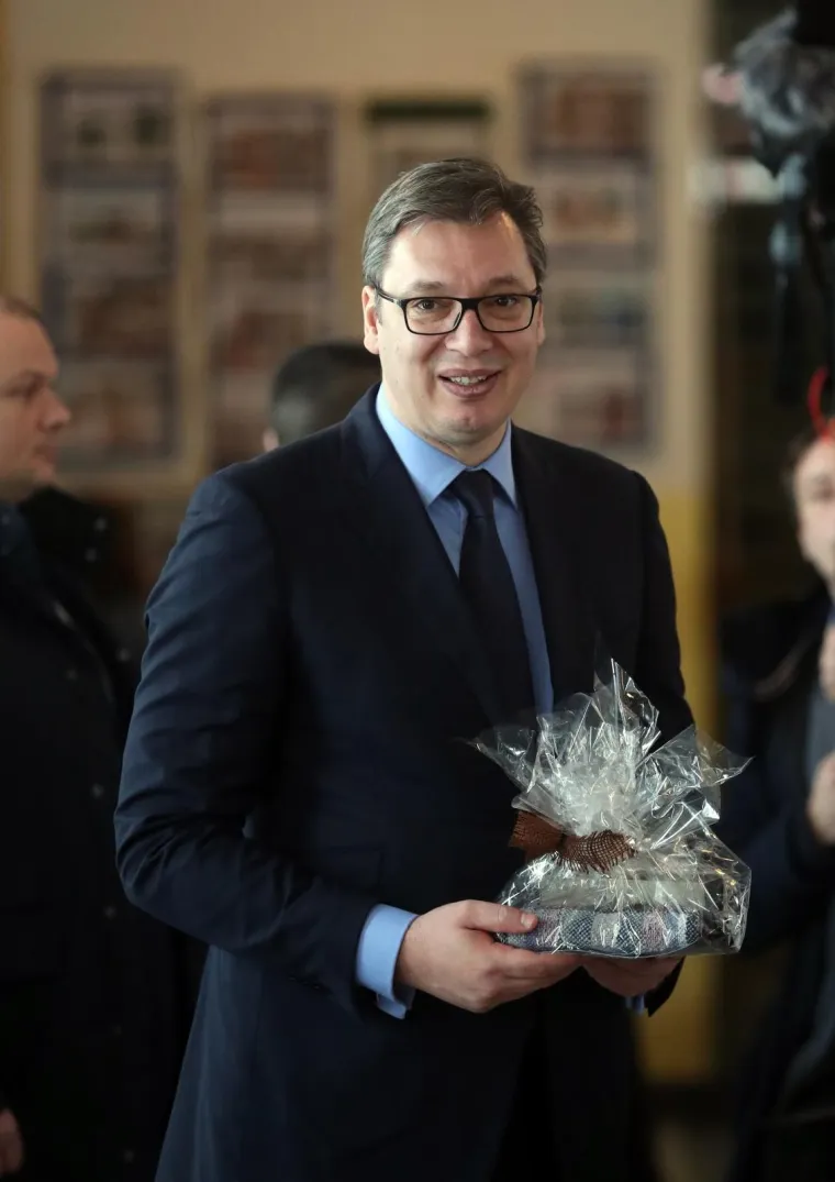 VUČIĆ U VRGINMOSTU: Djeca ga dočekala folklornom izvedbom