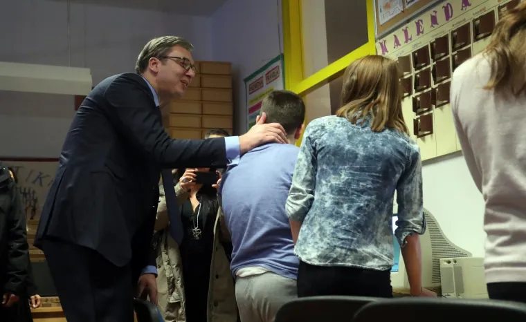 VUČIĆ U VRGINMOSTU: Djeca ga dočekala folklornom izvedbom