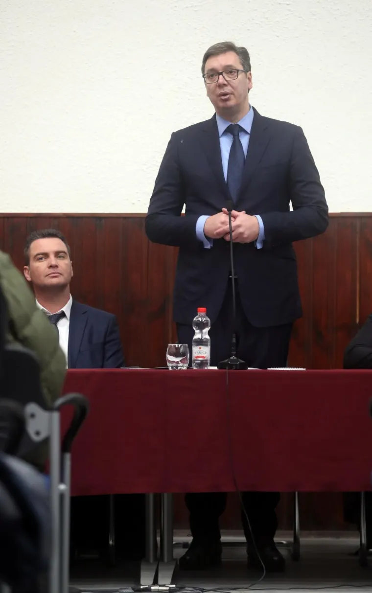 VUČIĆ U VRGINMOSTU: Djeca ga dočekala folklornom izvedbom