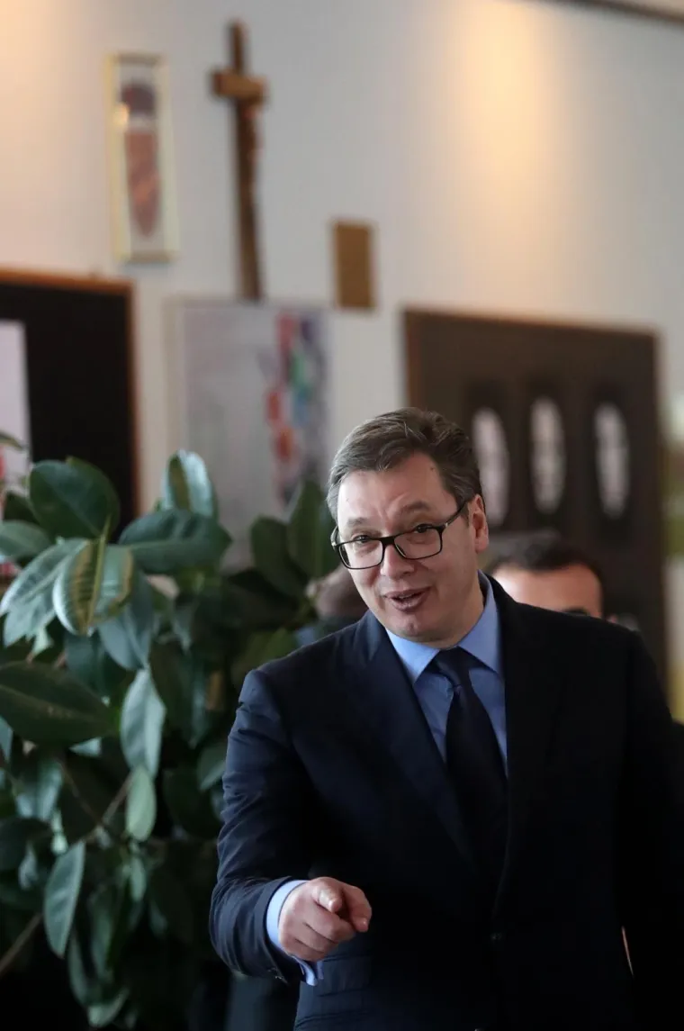 VUČIĆ U VRGINMOSTU: Djeca ga dočekala folklornom izvedbom