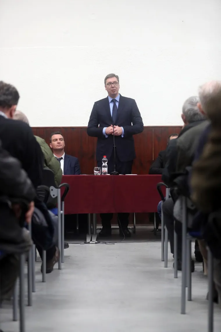 VUČIĆ U VRGINMOSTU: Djeca ga dočekala folklornom izvedbom