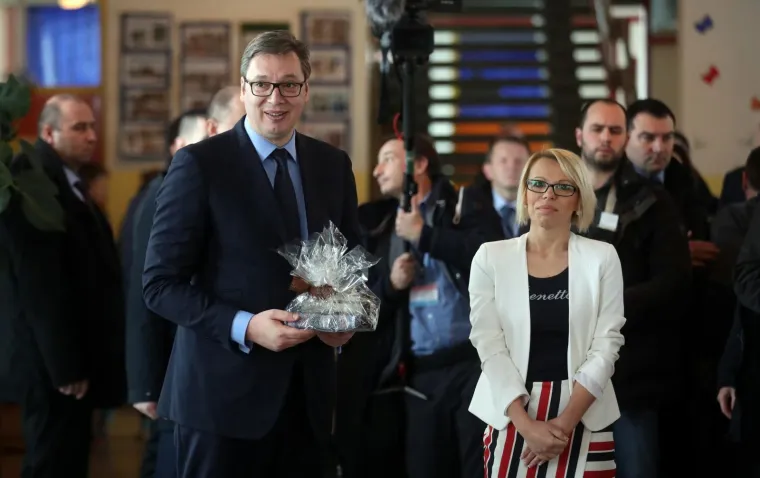 VUČIĆ U VRGINMOSTU: Djeca ga dočekala folklornom izvedbom