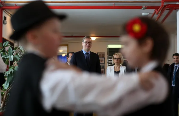 VUČIĆ U VRGINMOSTU: Djeca ga dočekala folklornom izvedbom