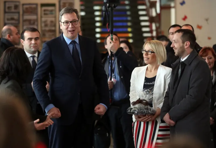 VUČIĆ U VRGINMOSTU: Djeca ga dočekala folklornom izvedbom