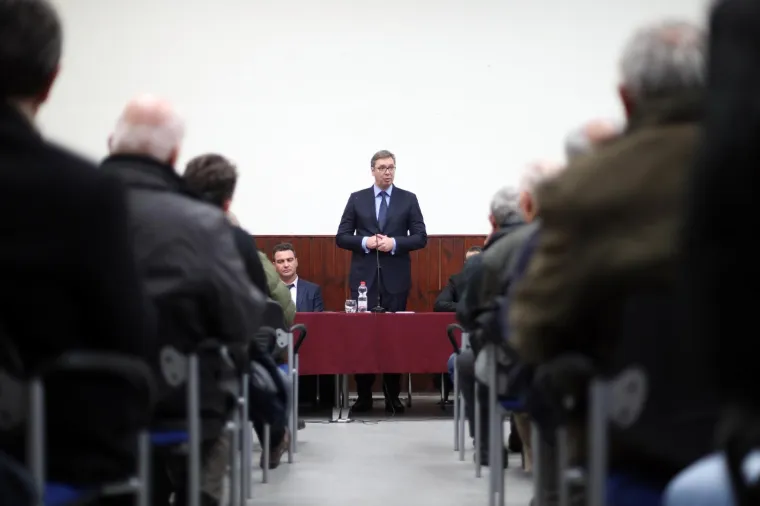 VUČIĆ U VRGINMOSTU: Djeca ga dočekala folklornom izvedbom