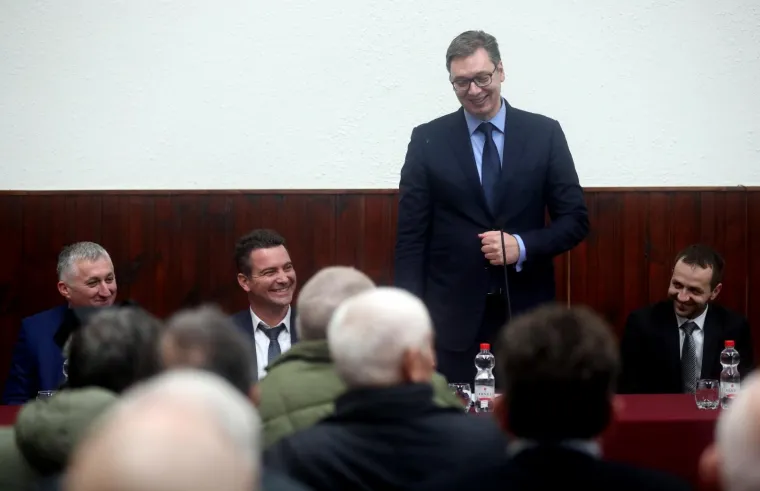 VUČIĆ U VRGINMOSTU: Djeca ga dočekala folklornom izvedbom