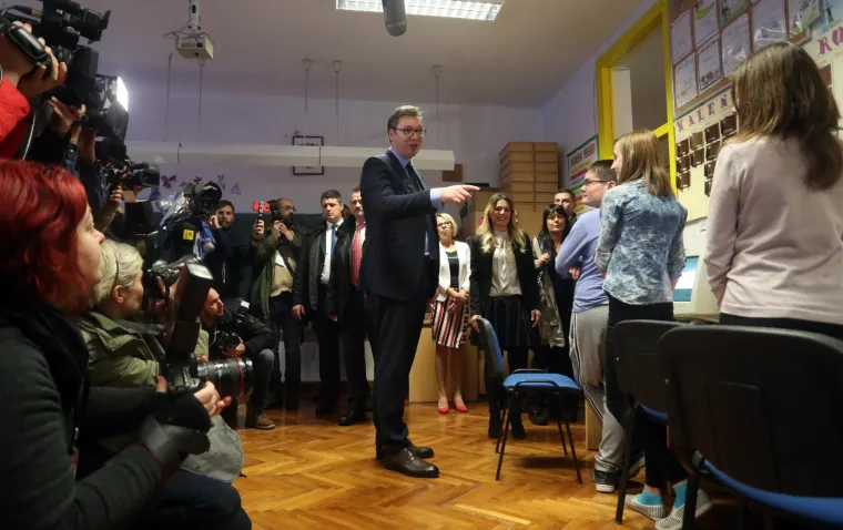 VUČIĆ U VRGINMOSTU: Djeca ga dočekala folklornom izvedbom