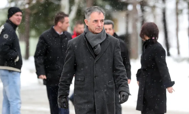 VUČIĆ U VRGINMOSTU: Djeca ga dočekala folklornom izvedbom