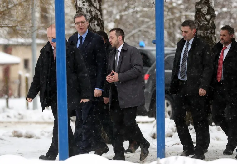 VUČIĆ U VRGINMOSTU: Djeca ga dočekala folklornom izvedbom