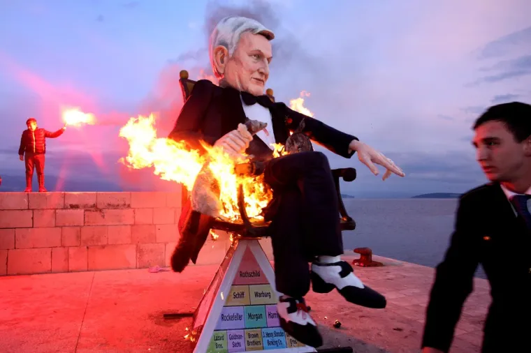 Maskarana povorka krenula je s Nehaja, prošla donjokaštelanskom rivom do porta u Kastel Starom gdje se pročitala presuda krnji te se zapalila. Krnja je ove godine bio Ivica Todorić. Maškare su se osvrnule i na paljenje slikovnice, borbu za prava žena i prava istospolnih partnera...