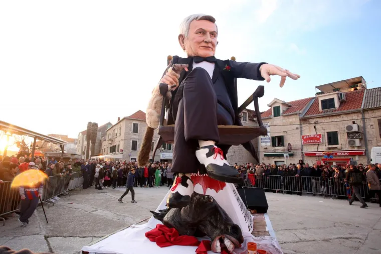 PROČITALI PRESUDU I SPALILI TODORIĆA: Krnjo u Kaštel Starom bio je Ivica, ali nisu zaboravili ni slikovnicu