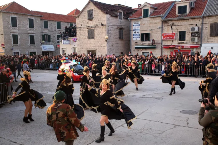 PROČITALI PRESUDU I SPALILI TODORIĆA: Krnjo u Kaštel Starom bio je Ivica, ali nisu zaboravili ni slikovnicu