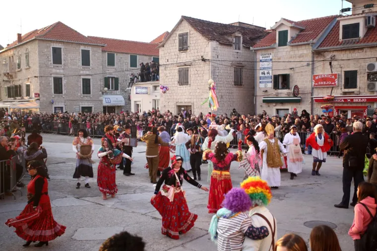 PROČITALI PRESUDU I SPALILI TODORIĆA: Krnjo u Kaštel Starom bio je Ivica, ali nisu zaboravili ni slikovnicu