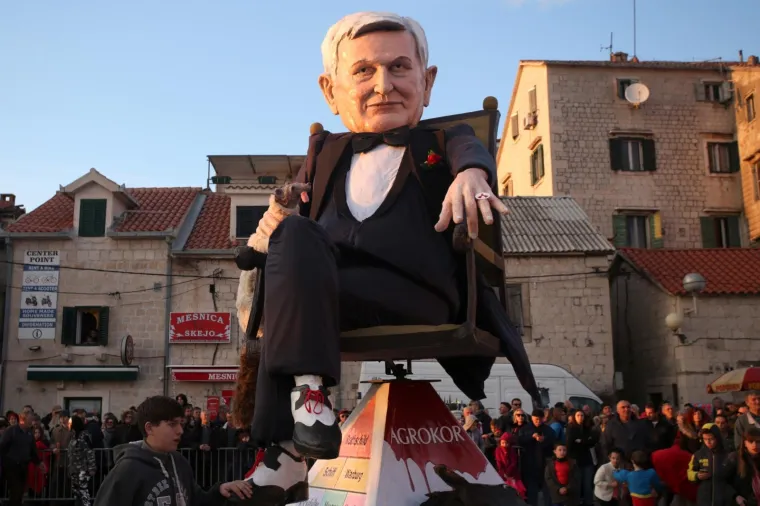 PROČITALI PRESUDU I SPALILI TODORIĆA: Krnjo u Ka&scaron;tel Starom bio je Ivica, ali nisu zaboravili ni slikovnicu