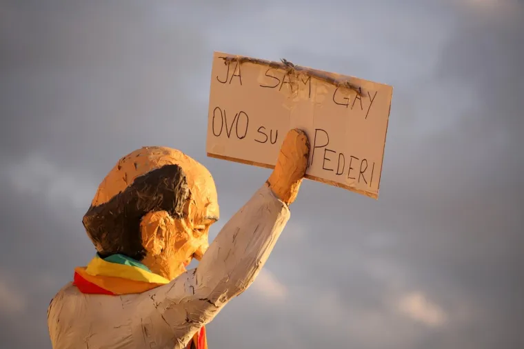 PROČITALI PRESUDU I SPALILI TODORIĆA: Krnjo u Ka&scaron;tel Starom bio je Ivica, ali nisu zaboravili ni slikovnicu