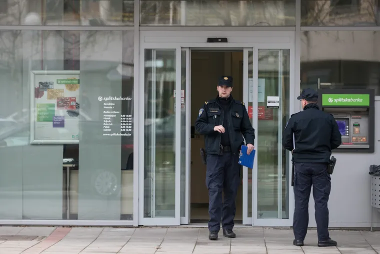 Pljačka banke u Zagrebu: u&scaron;ao je u poslovnicu u sivoj jakni, trenirci i s kapom na glavi pa zaprijetio