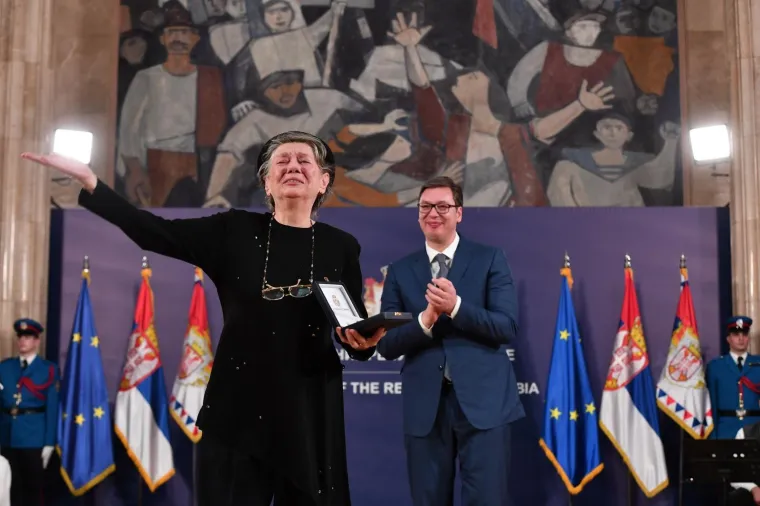 VUČIĆ SE VRATIO U BEOGRAD I URUČIO ODLIKOVANJA: Među odlikovanima je i zvijezda legendarne serije 'Bolji život'