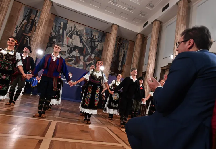 VUČIĆ SE VRATIO U BEOGRAD I URUČIO ODLIKOVANJA: Među odlikovanima je i zvijezda legendarne serije 'Bolji život'