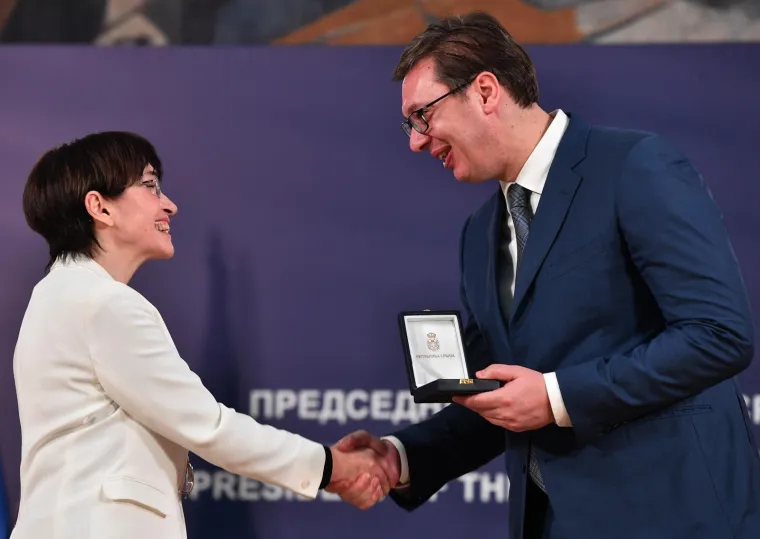 VUČIĆ SE VRATIO U BEOGRAD I URUČIO ODLIKOVANJA: Među odlikovanima je i zvijezda legendarne serije 'Bolji život'
