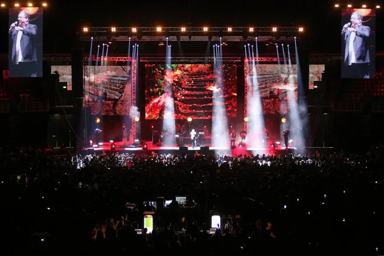 Halid Be&scaron;lić održao je koncert u prepunoj zagrebačkoj Areni, a dio atmosfere sa spektakla pogledajte u nastavku.