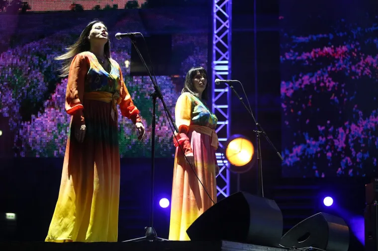 HALID BE&Scaron;LIĆ ODRŽAO SPEKTAKULARAN KONCERT U ARENI: Napunio je dvoranu, pogledajte dio atmosfere