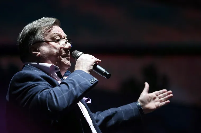 HALID BEŠLIĆ ODRŽAO SPEKTAKULARAN KONCERT U ARENI: Napunio je dvoranu, pogledajte dio atmosfere