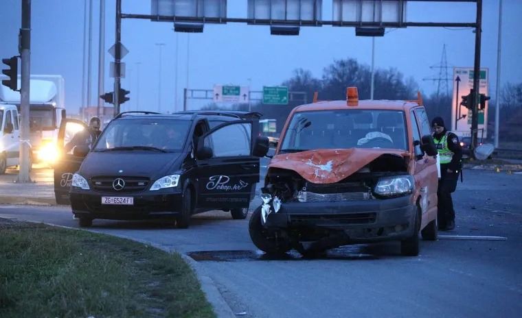 U Zagrebu se danas poslijepodne dogodila teška prometna nesreća u kojoj je jedna osoba poginula.