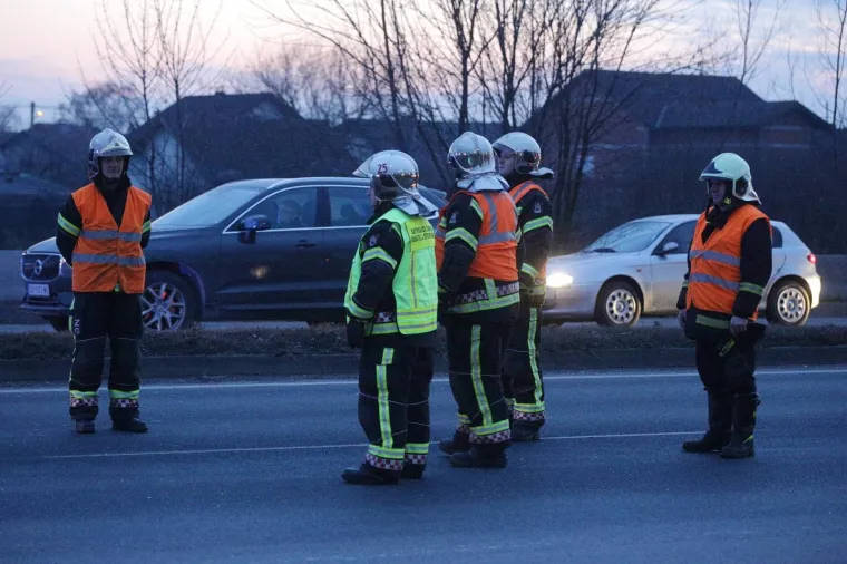 NESREĆA U ZAGREBU: Na Slavonskoj aveniji se sudarili automobil i kamion, poginula jedna osoba