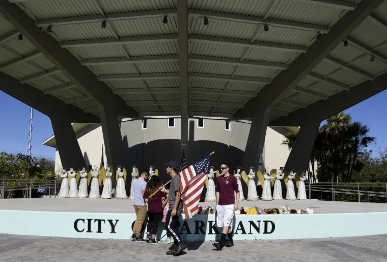 Građani odaju počast žrtvama jednog od najvećih &scaron;kolskih pokolja u američkoj povijesti
