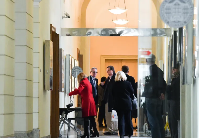 Novinarima nije bilo dopu&scaron;teno pratiti predstavljanje programa kandidata za rektora