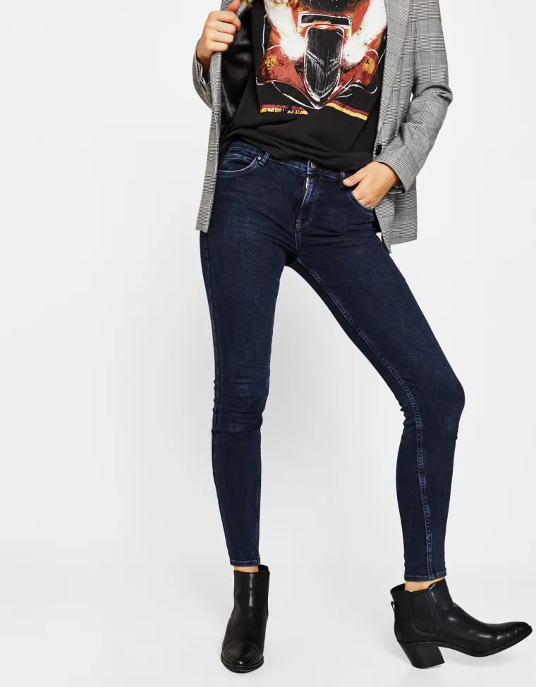 Tamne skinny traperice, Bershka, 149,90 kuna