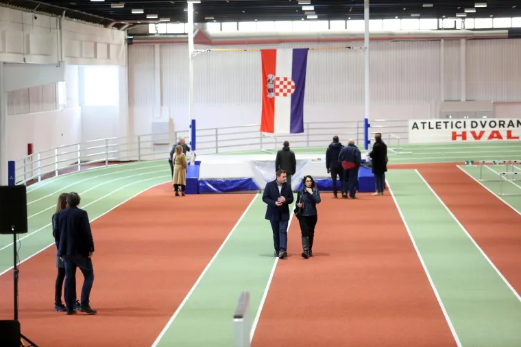 POVIJESNI DAN ZA METROPOLU: Sandra Perković i Stipe Žunić otvorili atletsku dvoranu na Zagrebačkom velesajmu